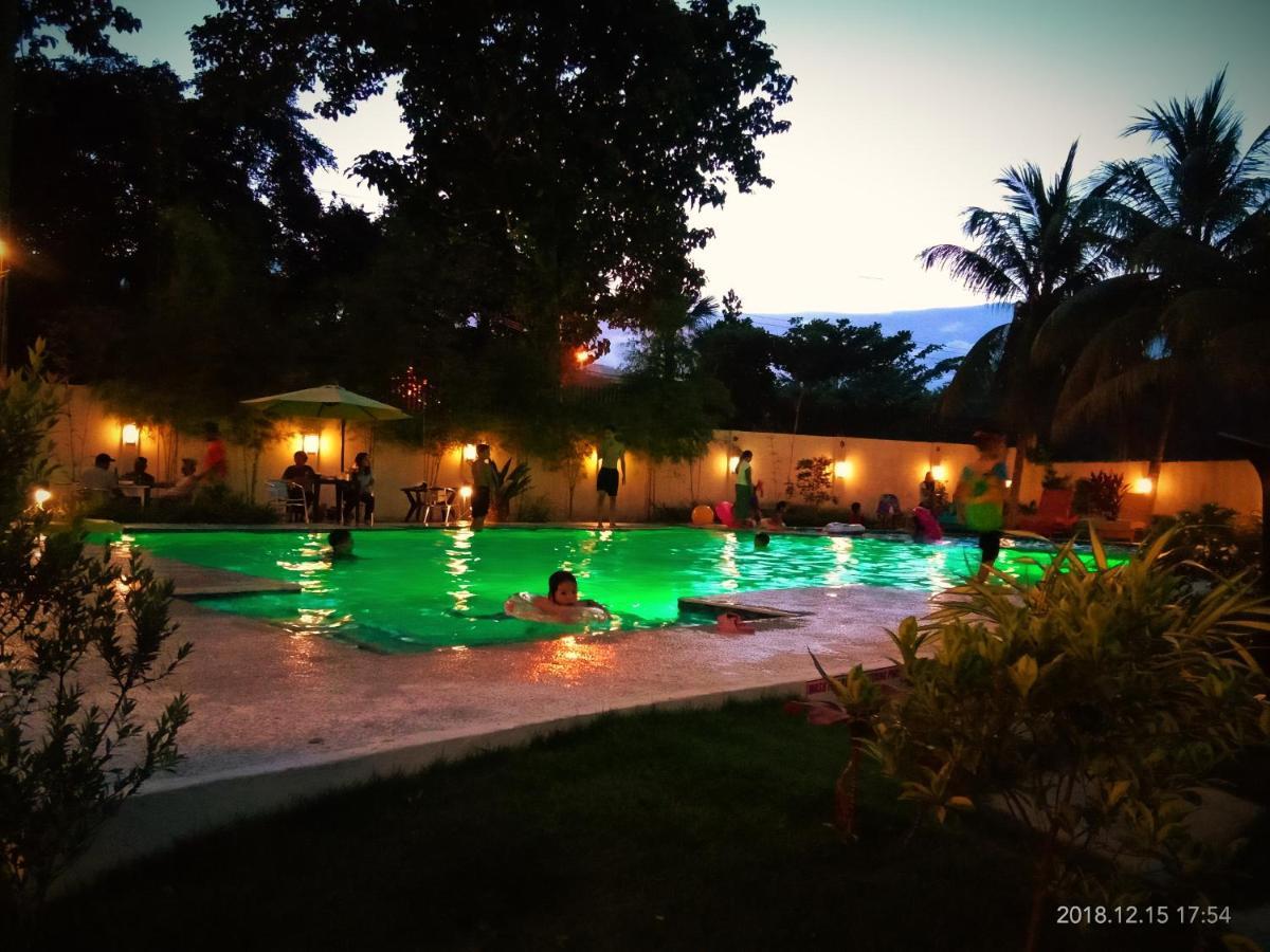 1888 Beach Resort Dumaguete City Екстер'єр фото