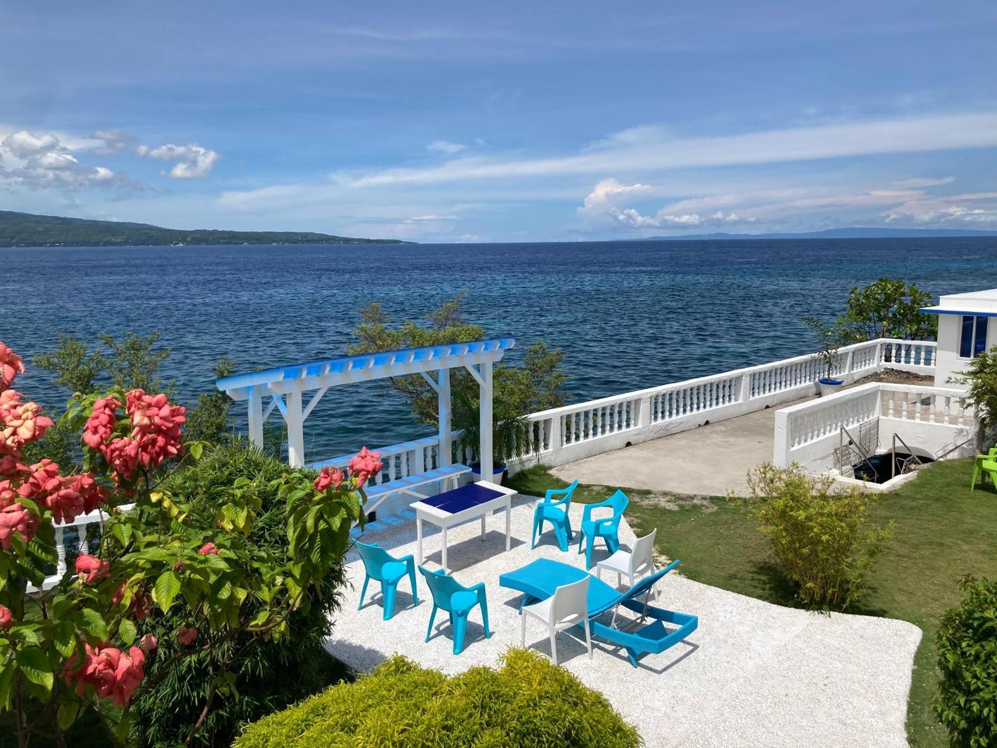 1888 Beach Resort Dumaguete City Екстер'єр фото