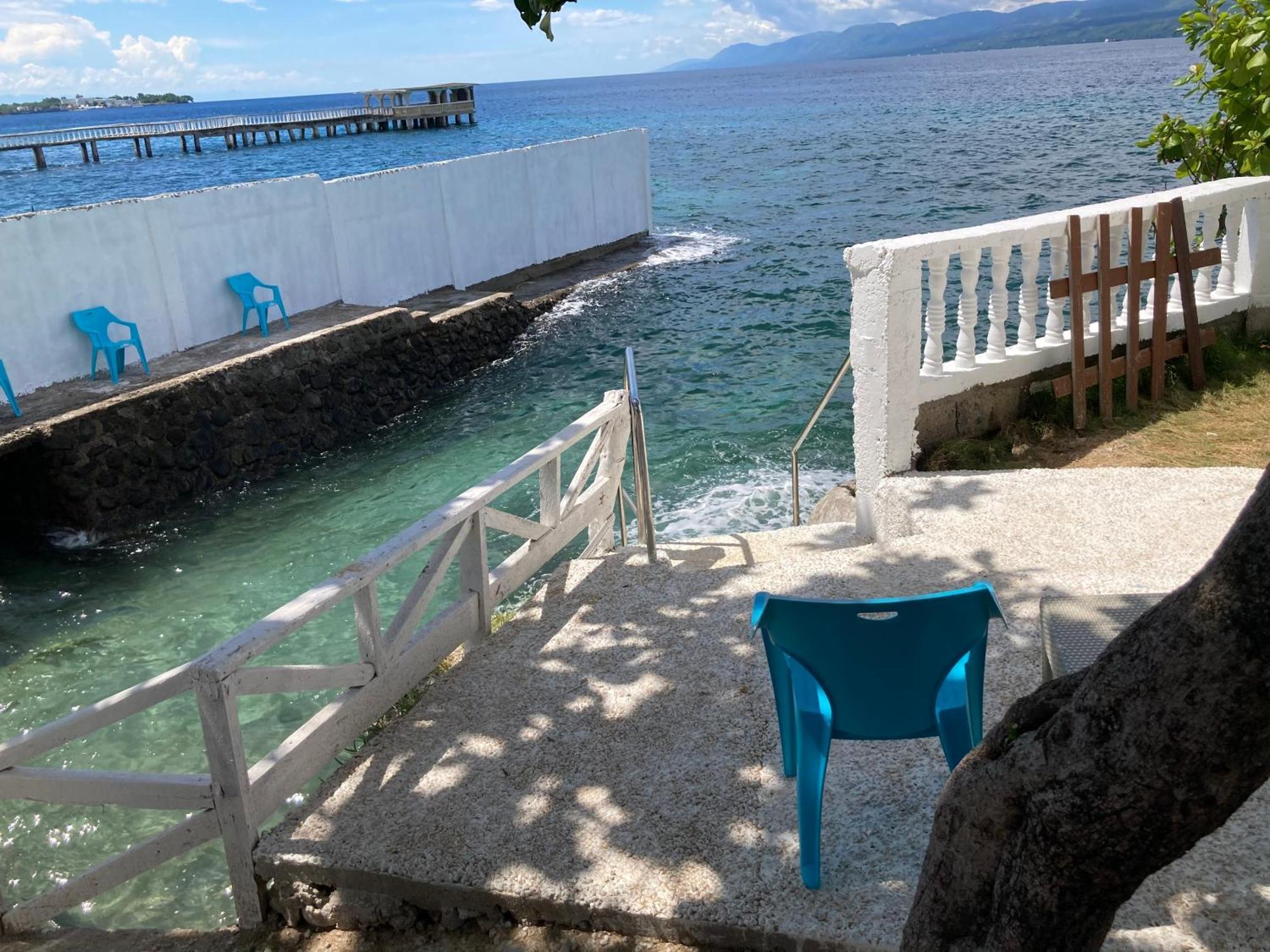 1888 Beach Resort Dumaguete City Екстер'єр фото