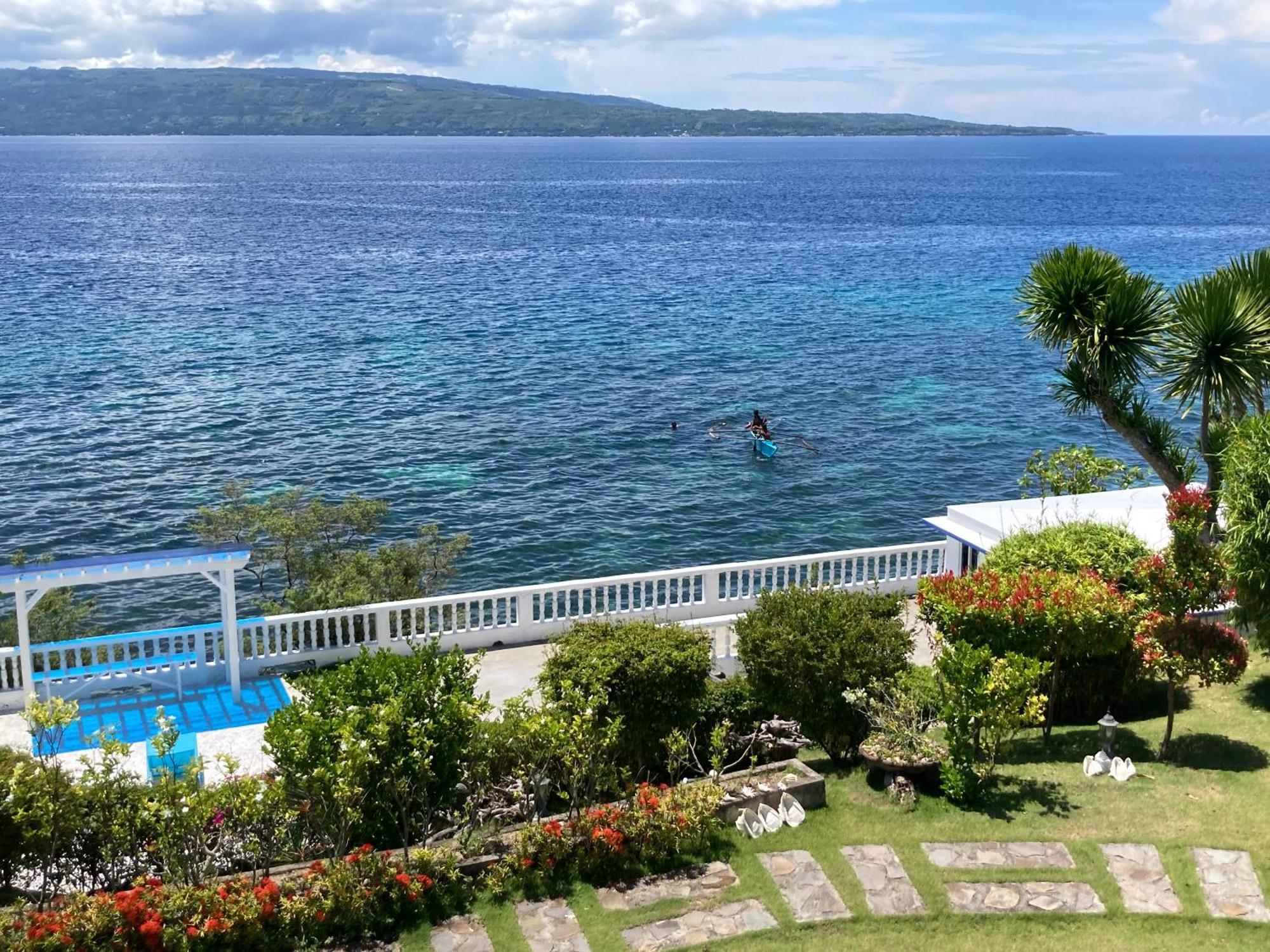 1888 Beach Resort Dumaguete City Екстер'єр фото