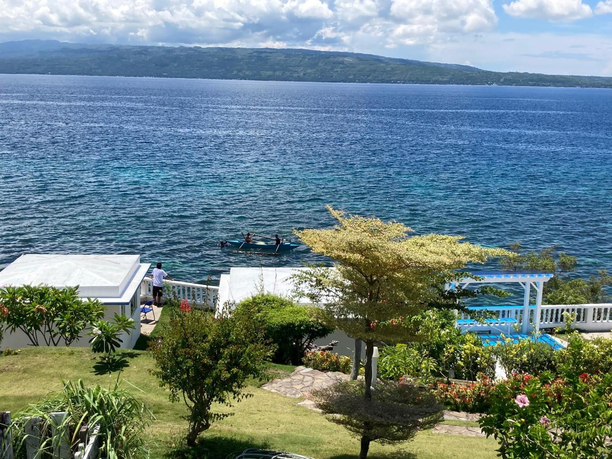 1888 Beach Resort Dumaguete City Екстер'єр фото