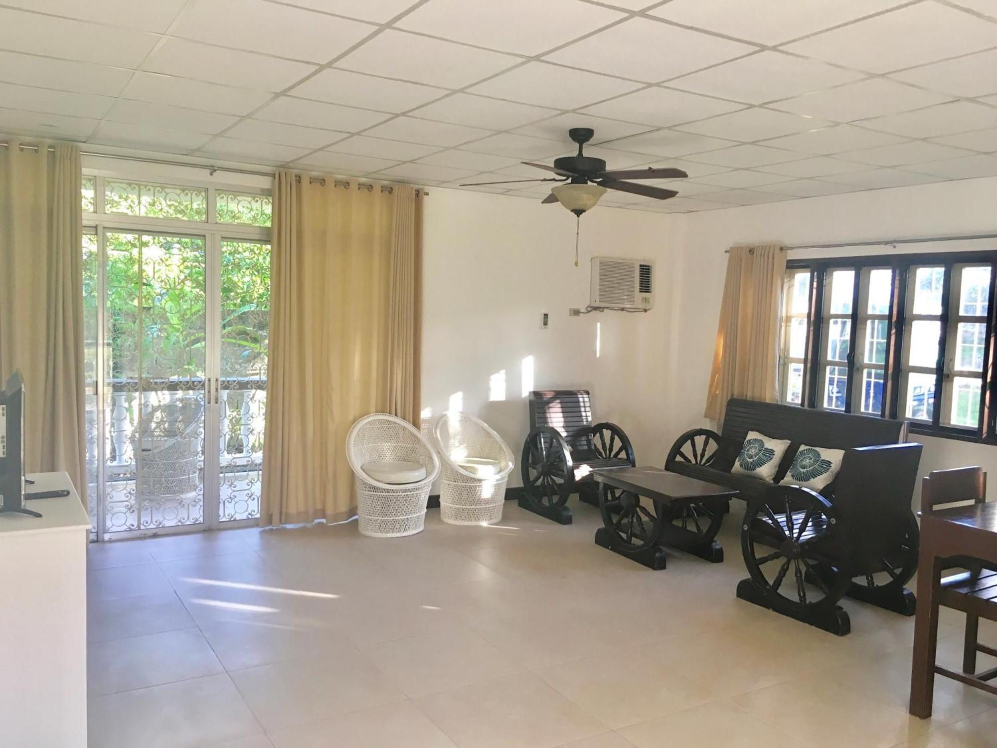 1888 Beach Resort Dumaguete City Екстер'єр фото