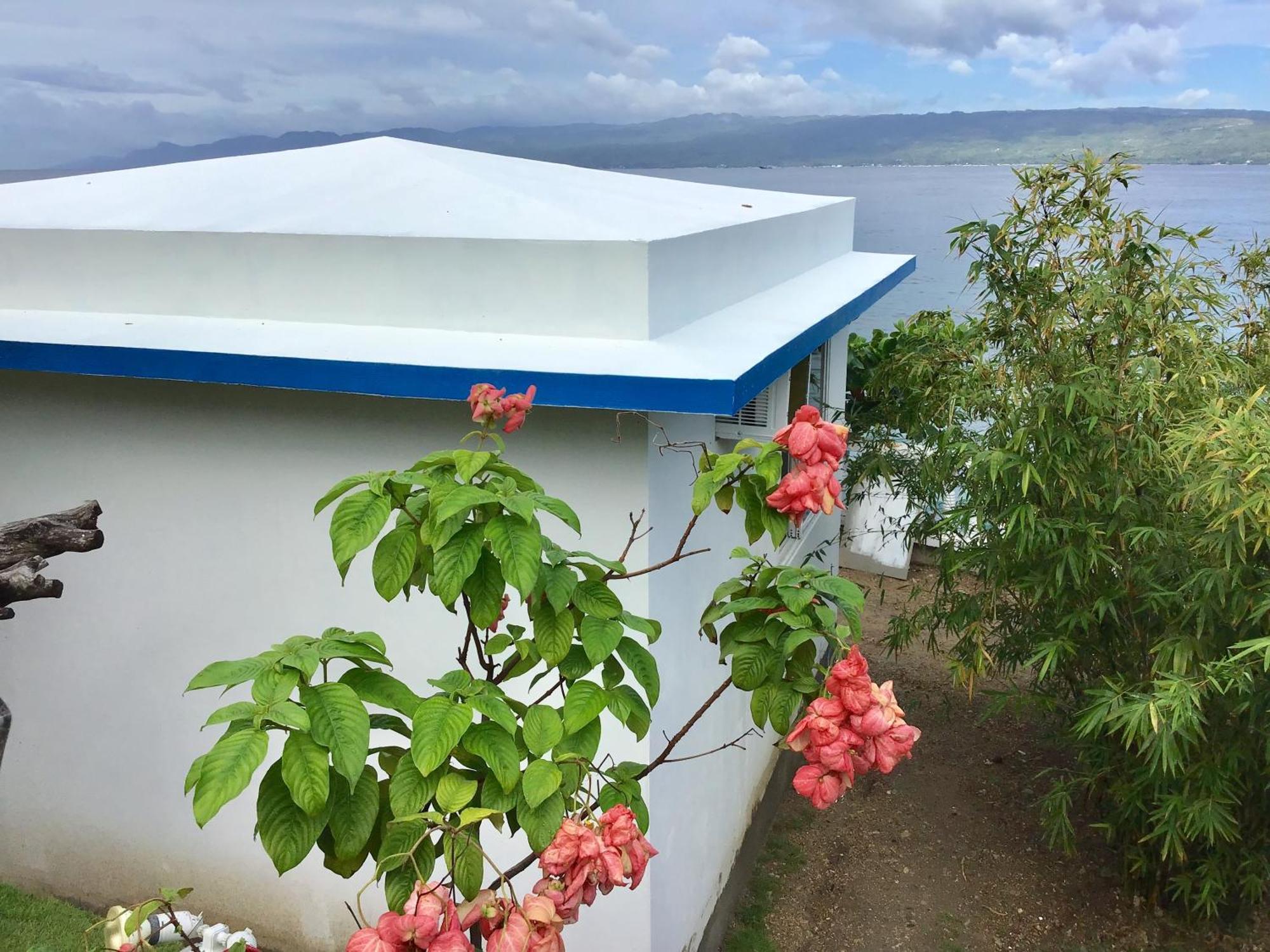 1888 Beach Resort Dumaguete City Екстер'єр фото